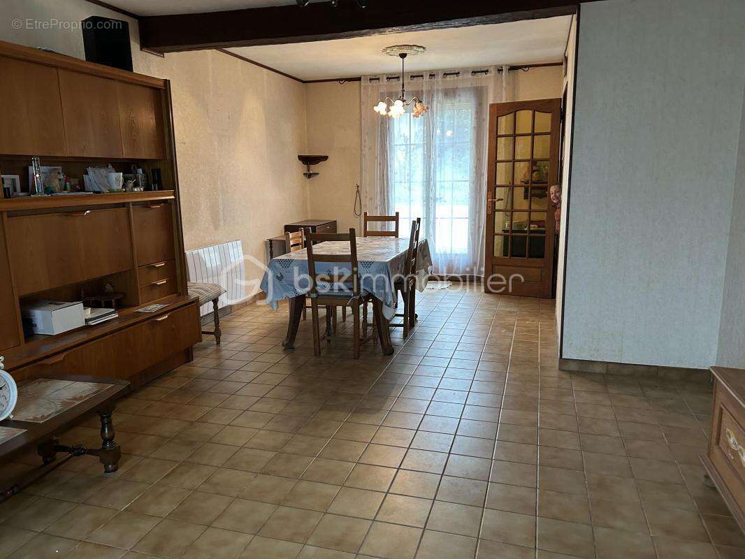 Maison à MOGNEVILLE