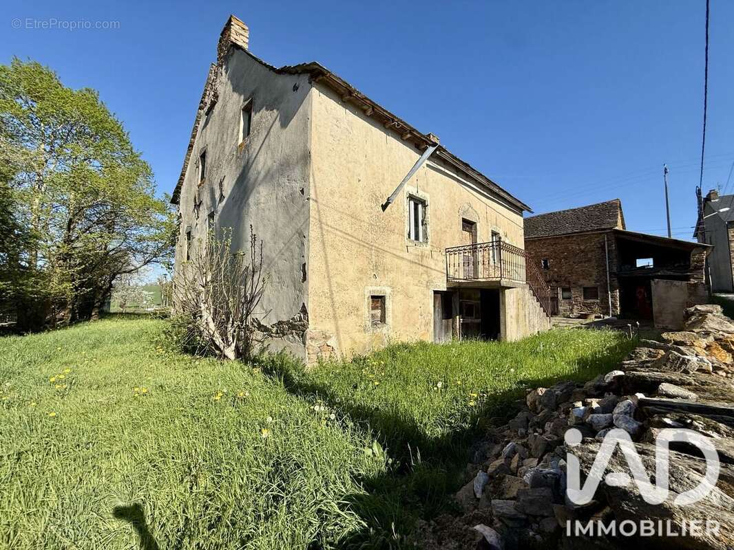 Maison 200 m² à Sauveterre-De-Rouergue  - photo 2