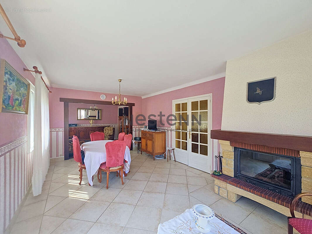 A VENDRE OUISTREHAM BOURG  Une maison familiale  à deux pas des commerces - photo 3