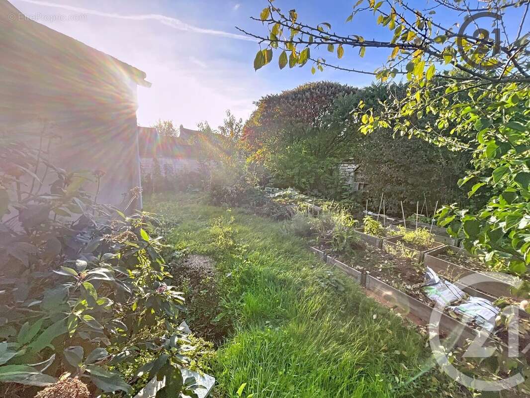 Maison à SAINT-CYR-LES-COLONS