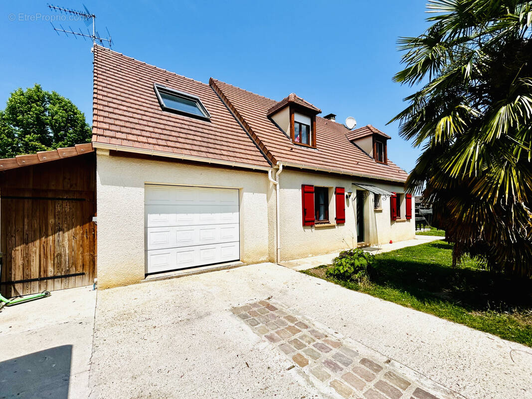 Maison à CRECY-LA-CHAPELLE