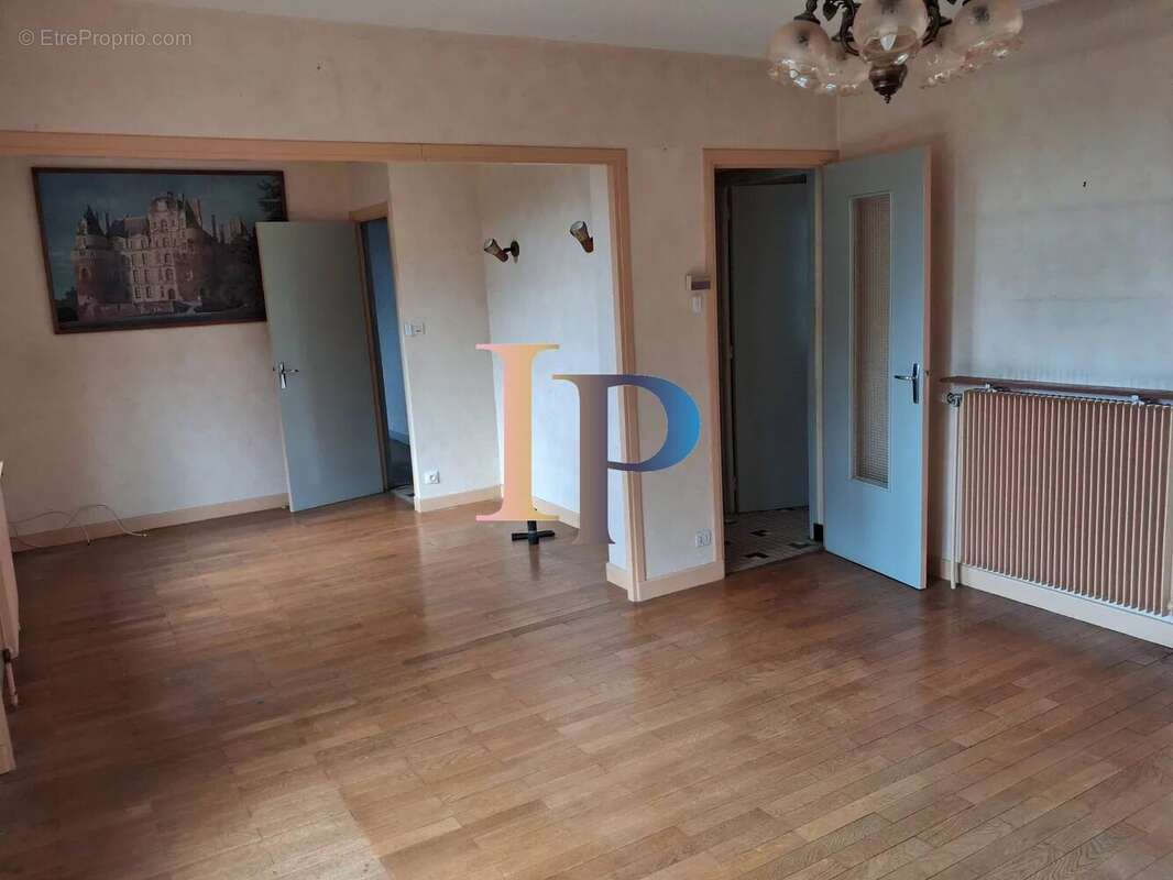 Maison à POUILLY-SOUS-CHARLIEU