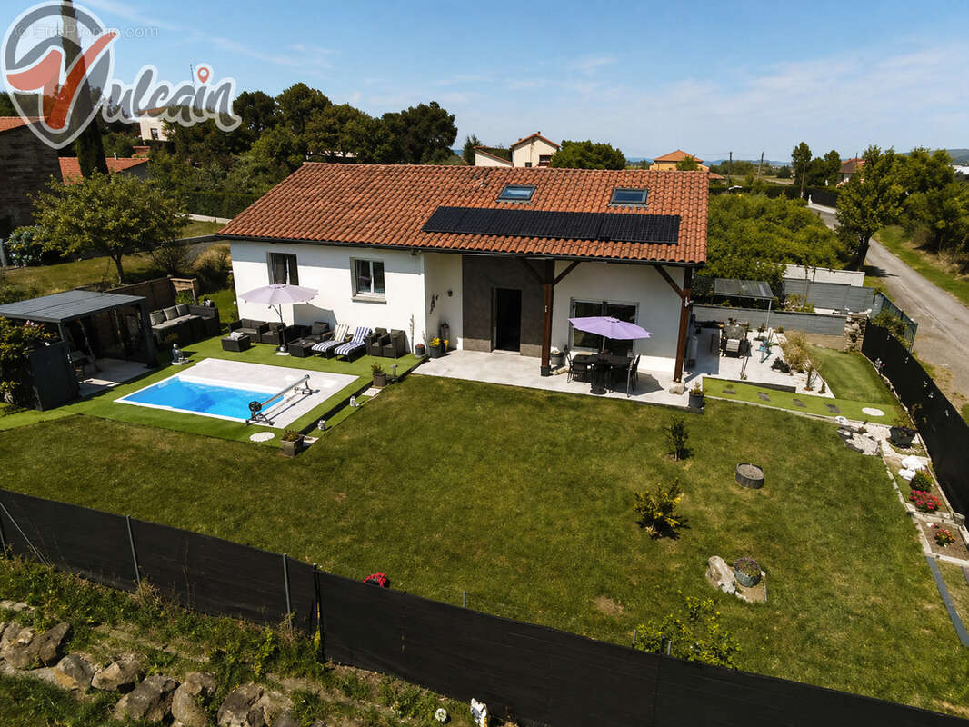 Maison à PERIGNAT-LES-SARLIEVE