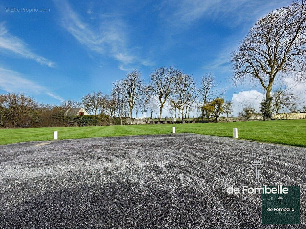 Terrain à LE FRESNE-CAMILLY