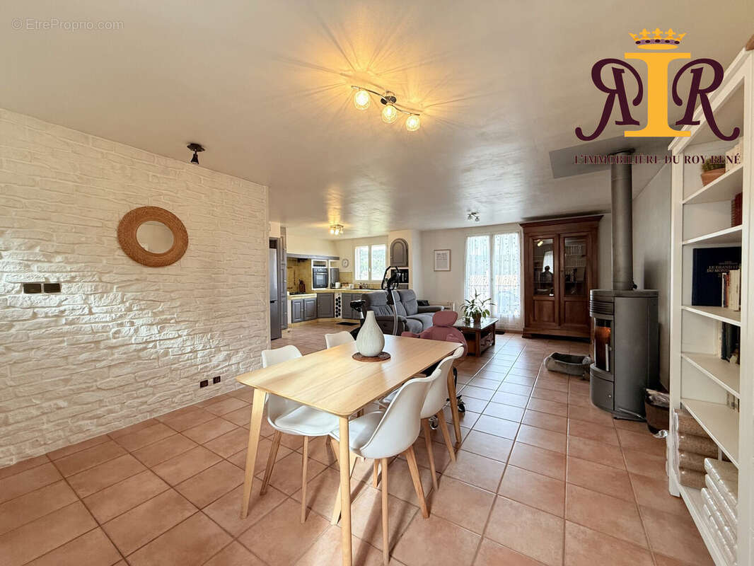 Salon actuel - Maison à MIRABEAU