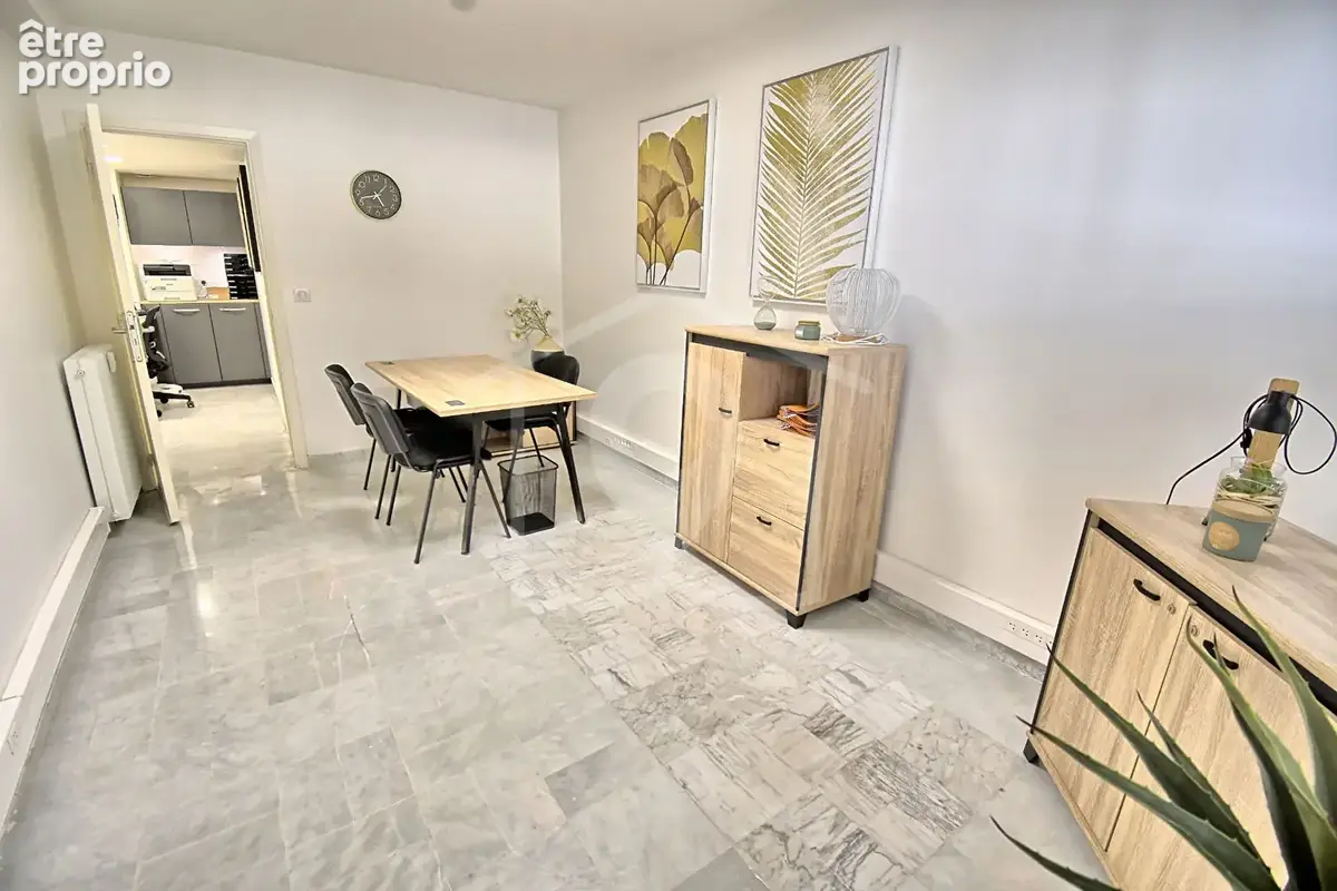 Local commercial 87 m² - Boulevard Albert 1er - Antibes centre - photo 2