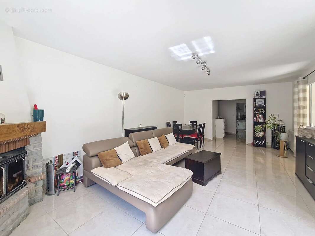 Maison à MIRABEAU