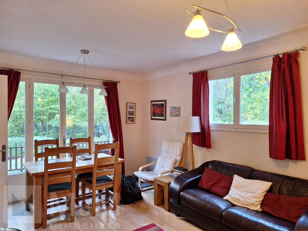 Maison à BESSEDE-DE-SAULT