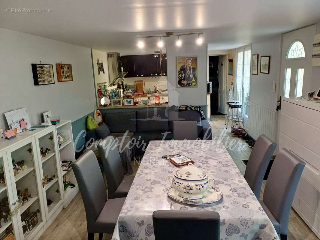 Maison à VENESTANVILLE