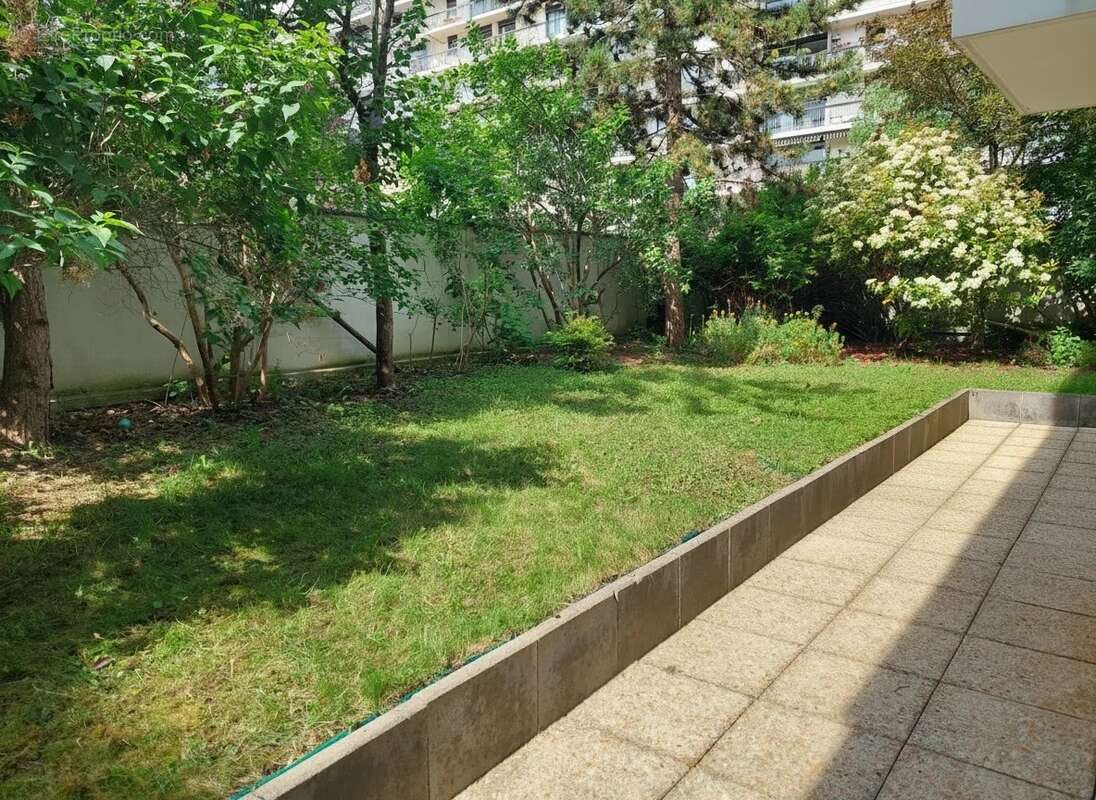 Appartement à COURBEVOIE