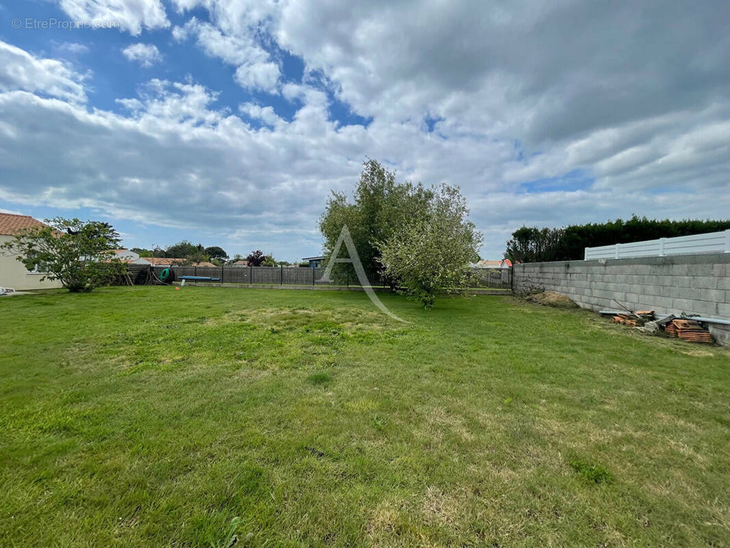 Terrain à LE FENOUILLER