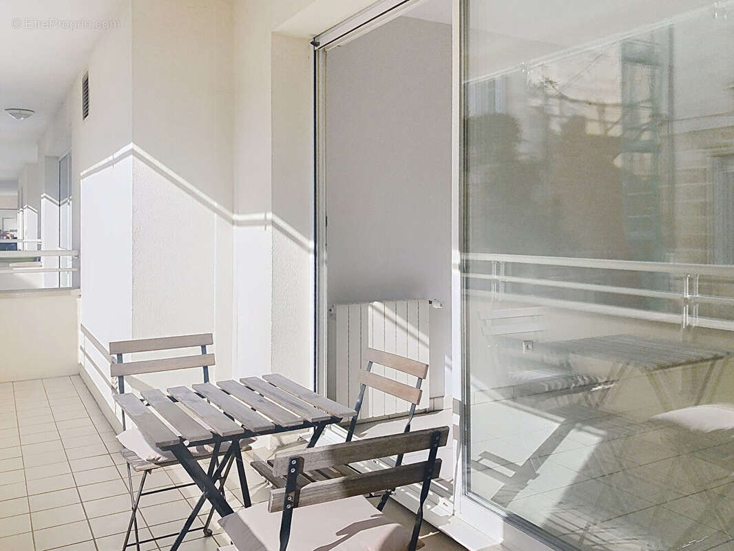SAINT-SEURIN - Beau T2 de 46 m² avec balcon, parking et cave - photo 3