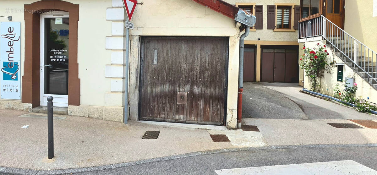 Parking à VILLERS-LE-LAC