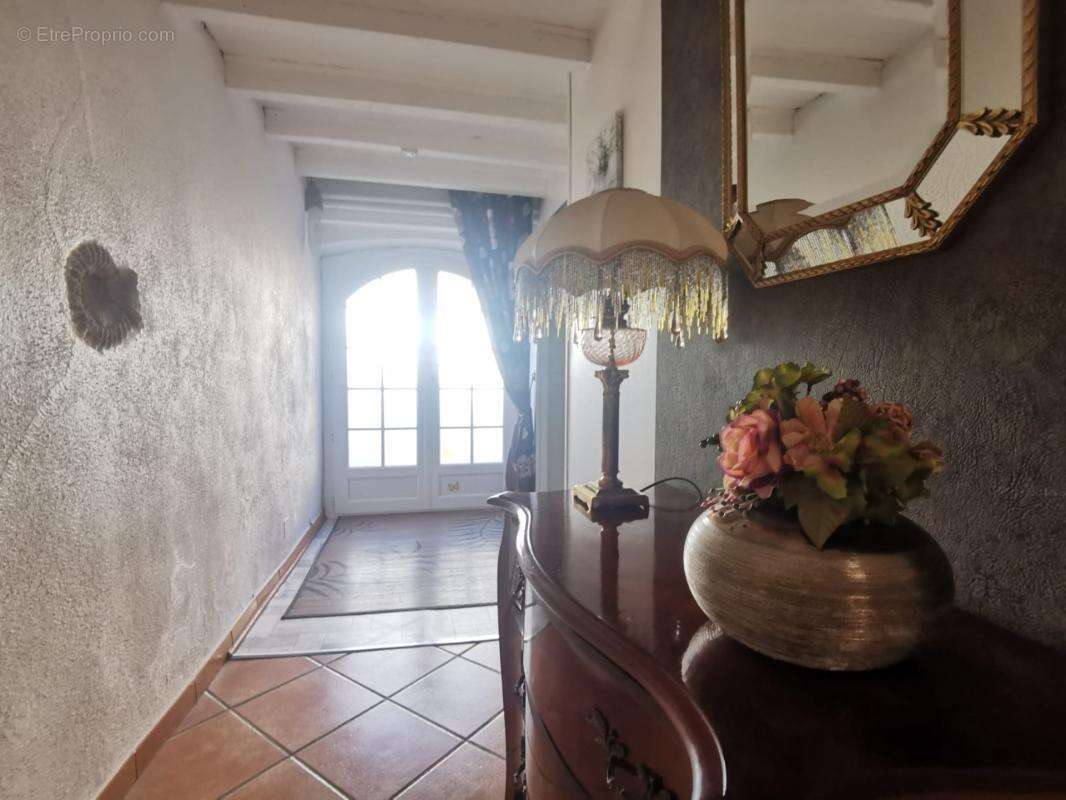 Magnifique bâtisse rénovée de 320 m² – Fort potentiel de rendement ou grande maison de famille - photo 5