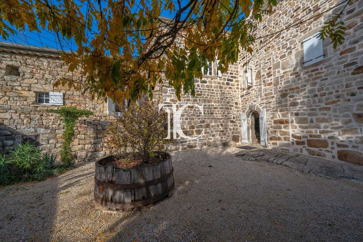 Maison à LABLACHERE