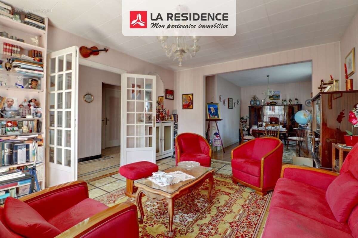 Maison à MAURECOURT