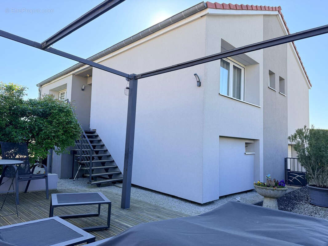 Maison à SAINT-PRIVAT-LA-MONTAGNE