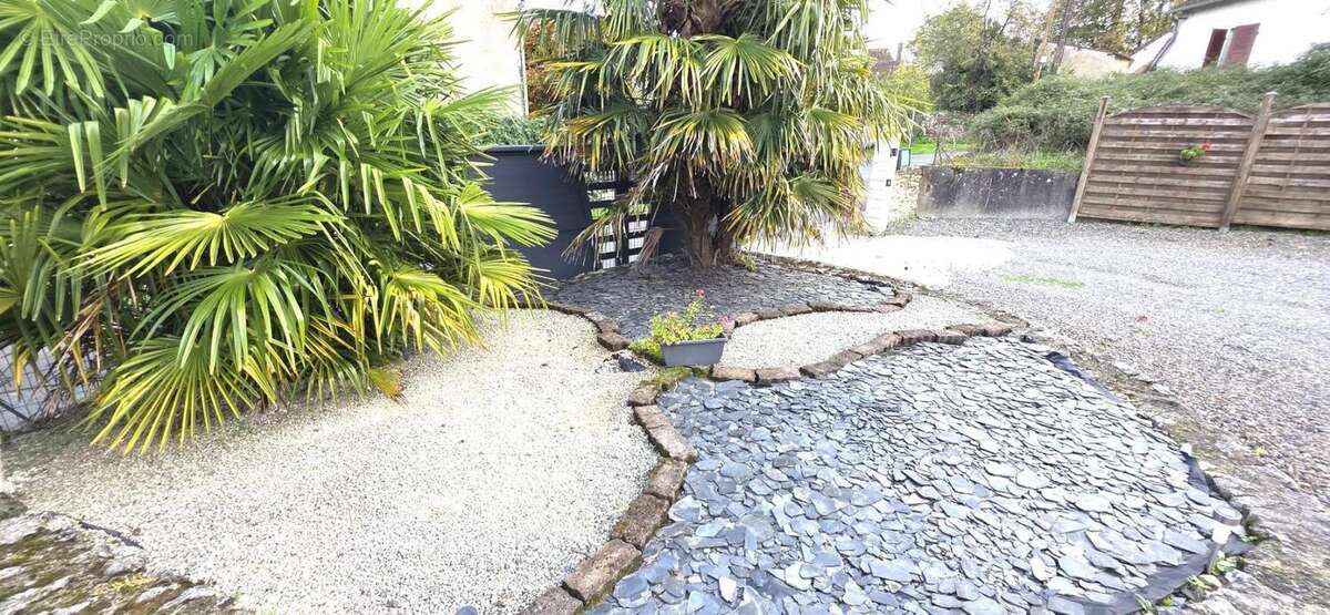 Maison à SAINT-HILAIRE-SUR-BENAIZE