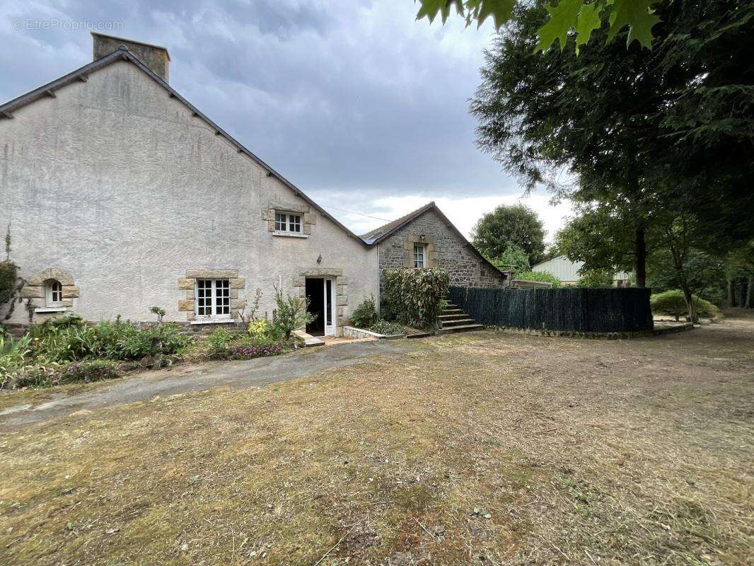 Maison à SAINT-THUAL