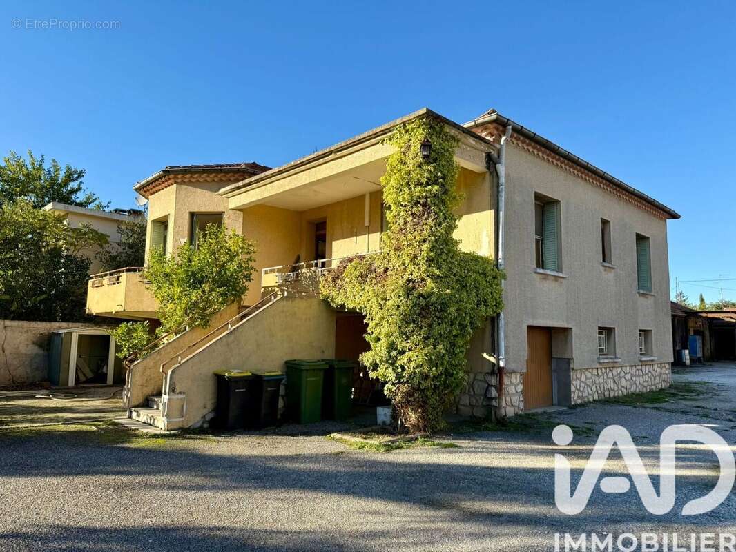 Photo 2 - Maison à SORGUES