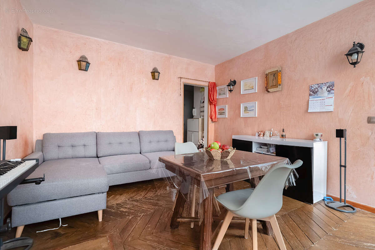 Appartement à PARIS-17E