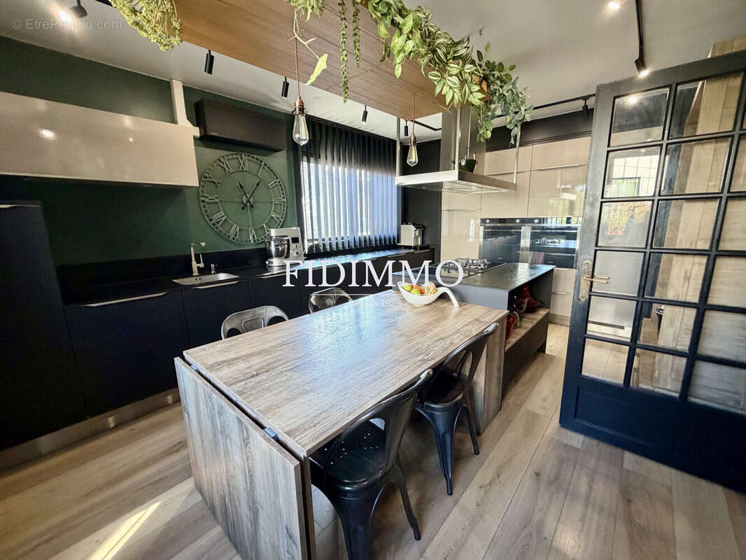 Maison à CHENNEVIERES-SUR-MARNE