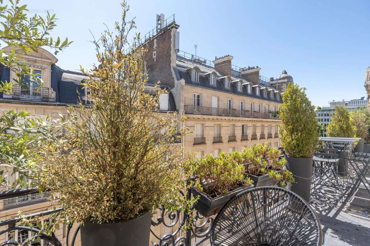 Appartement à PARIS-17E