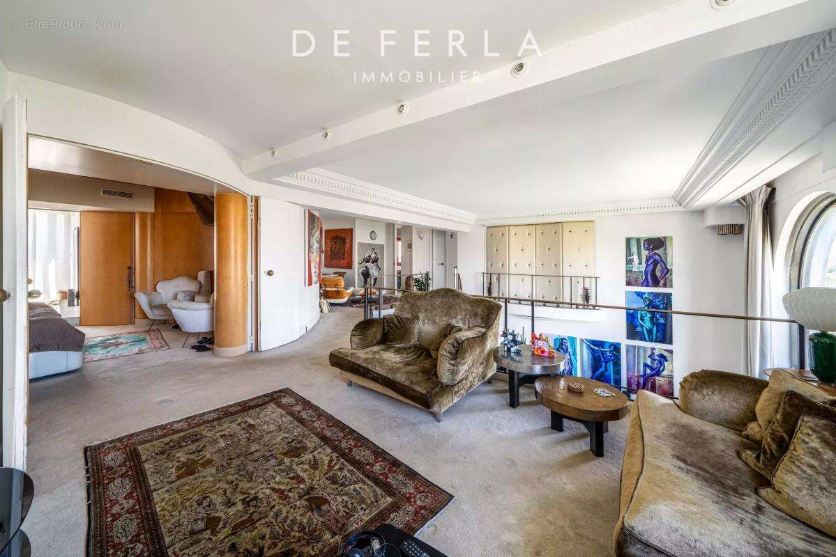 Appartement à PARIS-16E