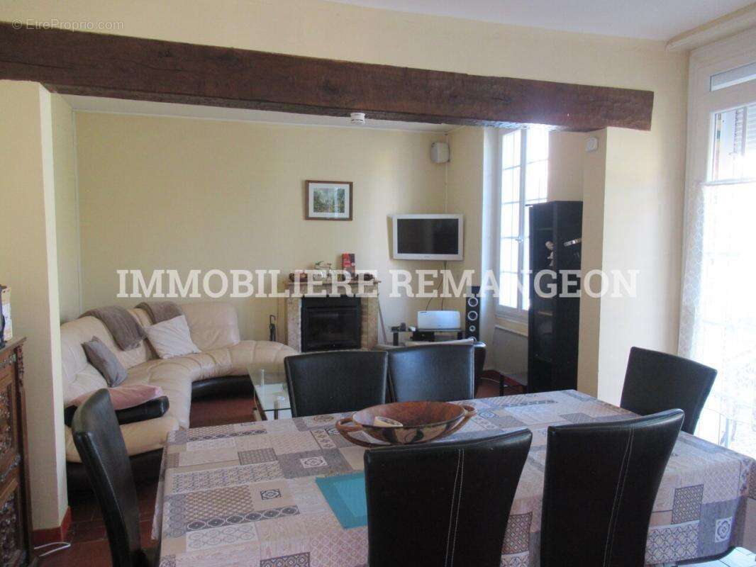 Maison à SELLES-SAINT-DENIS