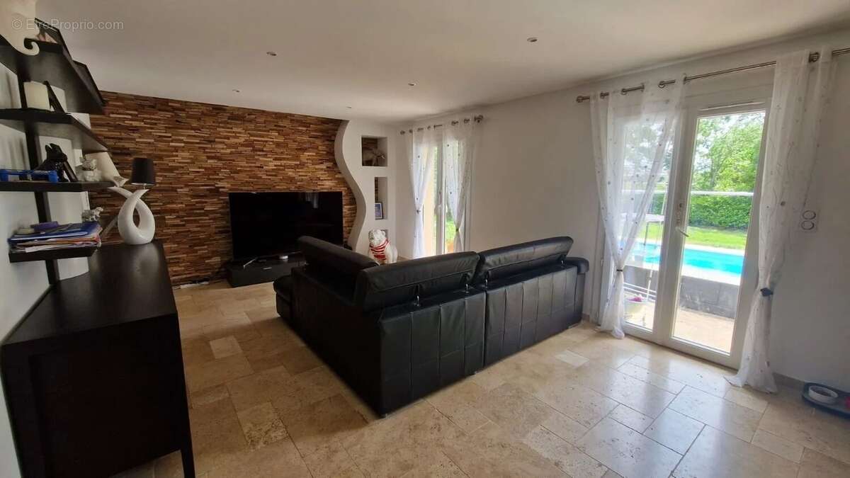 Maison à SAINT-CEZAIRE-SUR-SIAGNE