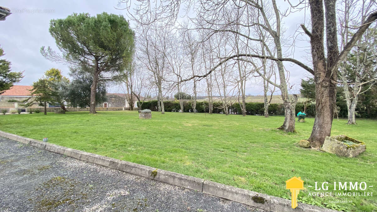 Maison à SAINT-FORT-SUR-GIRONDE