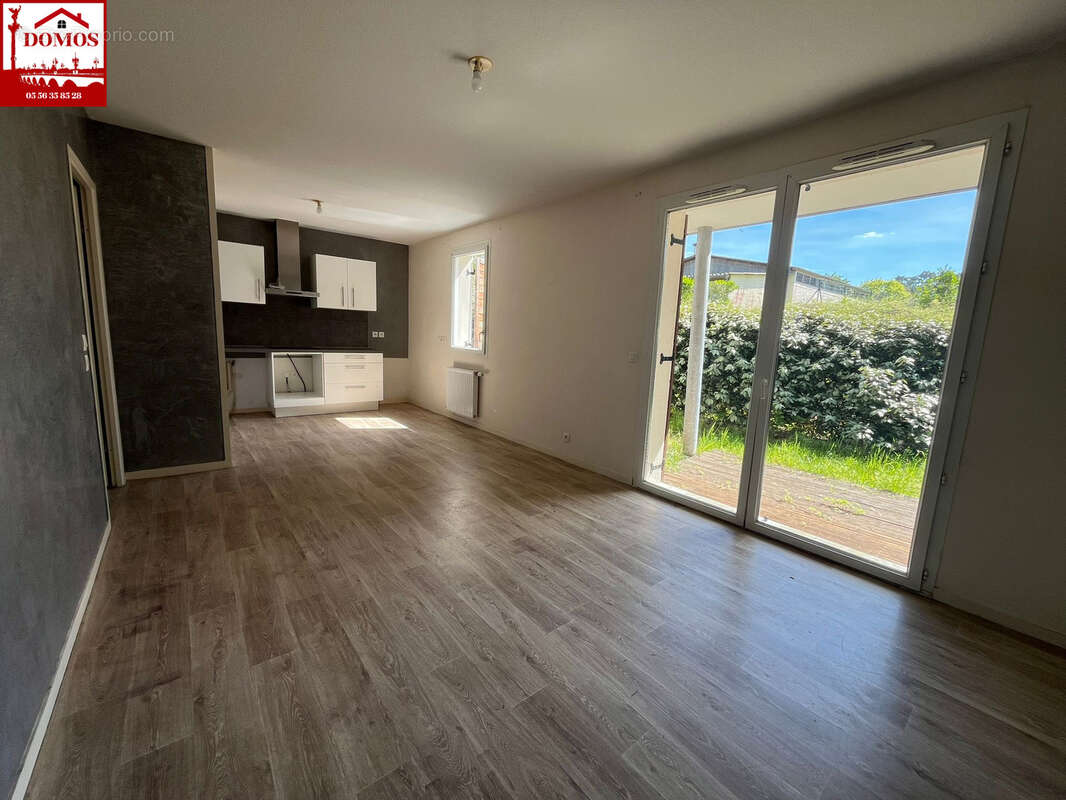 Appartement à PAREMPUYRE