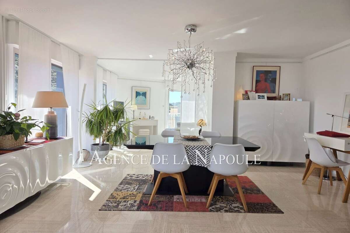 Appartement à MANDELIEU-LA-NAPOULE