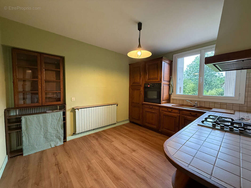 FIGEAC - Appartement T4  de 112 m² avec Jardin en Bord de Célé, Garage et Cave - photo 3