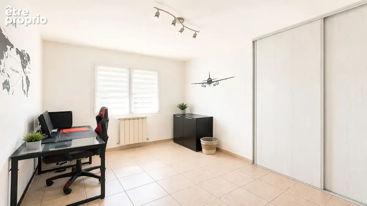 Maison T5 de plain-pied de 114 m² , proche commodités . - photo 13