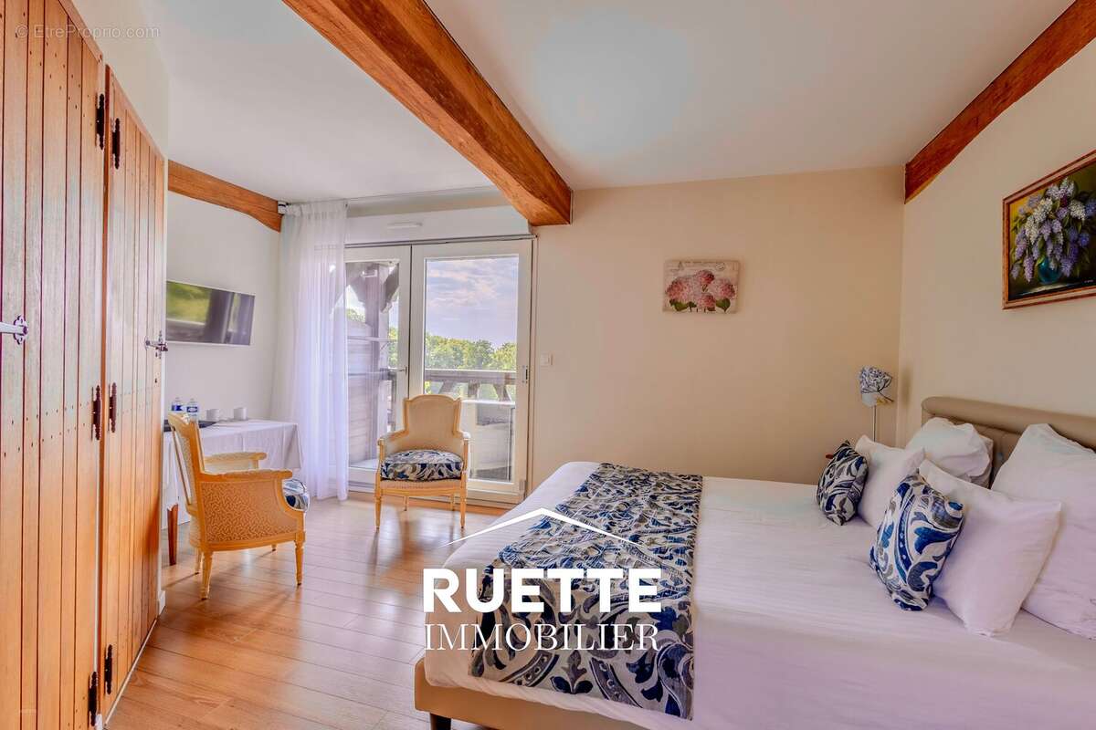 Maison 1049 m² à Saint-Samson-De-La-Roque  - photo 9