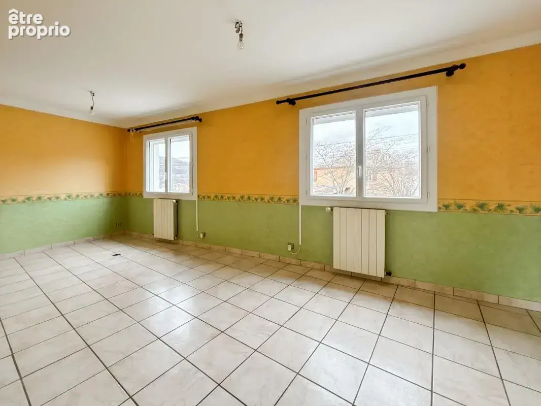 Belle maison Rénovée composée de deux logements , un type 4 et un type 2. Bâtie sur une parcelle de 800 m2 , cette charmante mai - photo 12