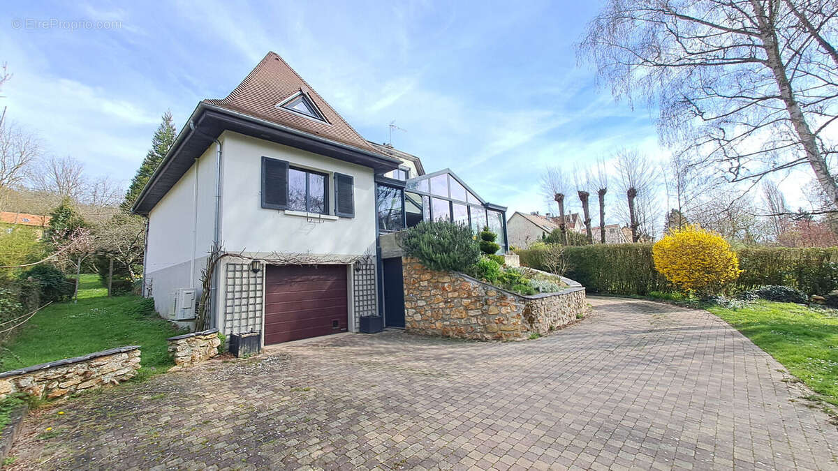 Maison à SAINT-REMY-LES-CHEVREUSE