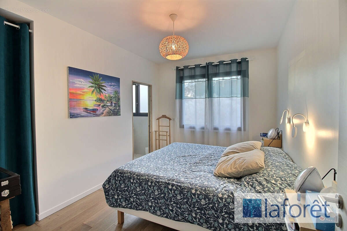 Maison à SAINTE-GENEVIEVE-DES-BOIS