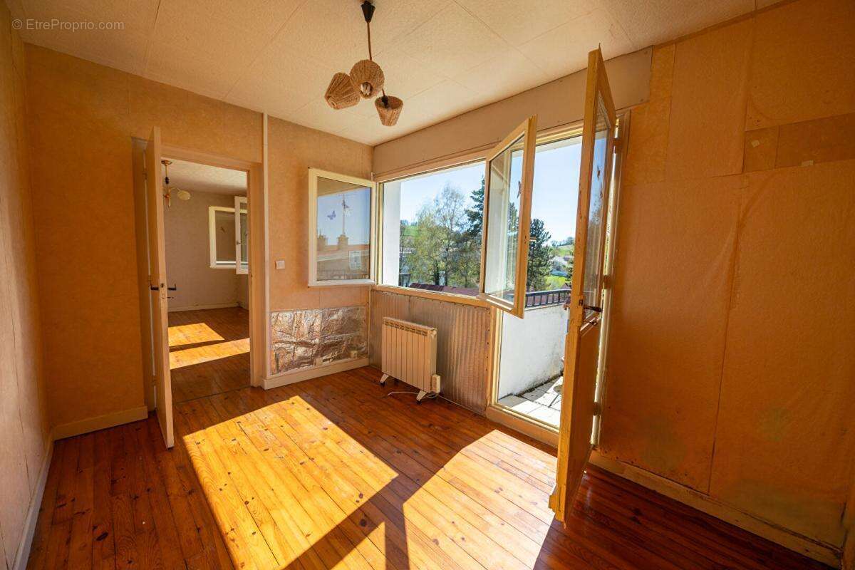 Appartement à PANISSIERES