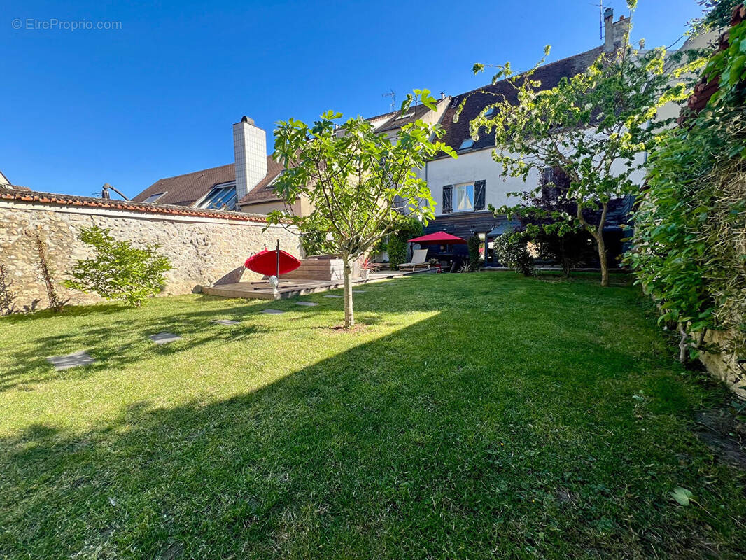 Appartement à BRIE-COMTE-ROBERT