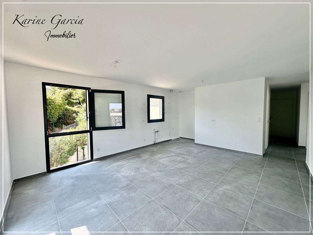Six fours les plages - a proximite des axes autoroutiers et commerces - appartement de type 3 - superficie 62 m2 - avec box en s - photo 5