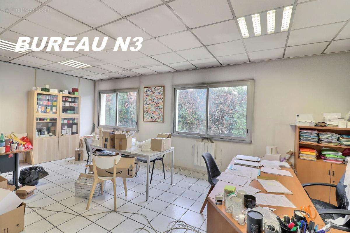 Locaux d activites independant + stockage et bureaux surface total 1100m2 sur parcelle total 2800m2 acces poids lourds - photo 9