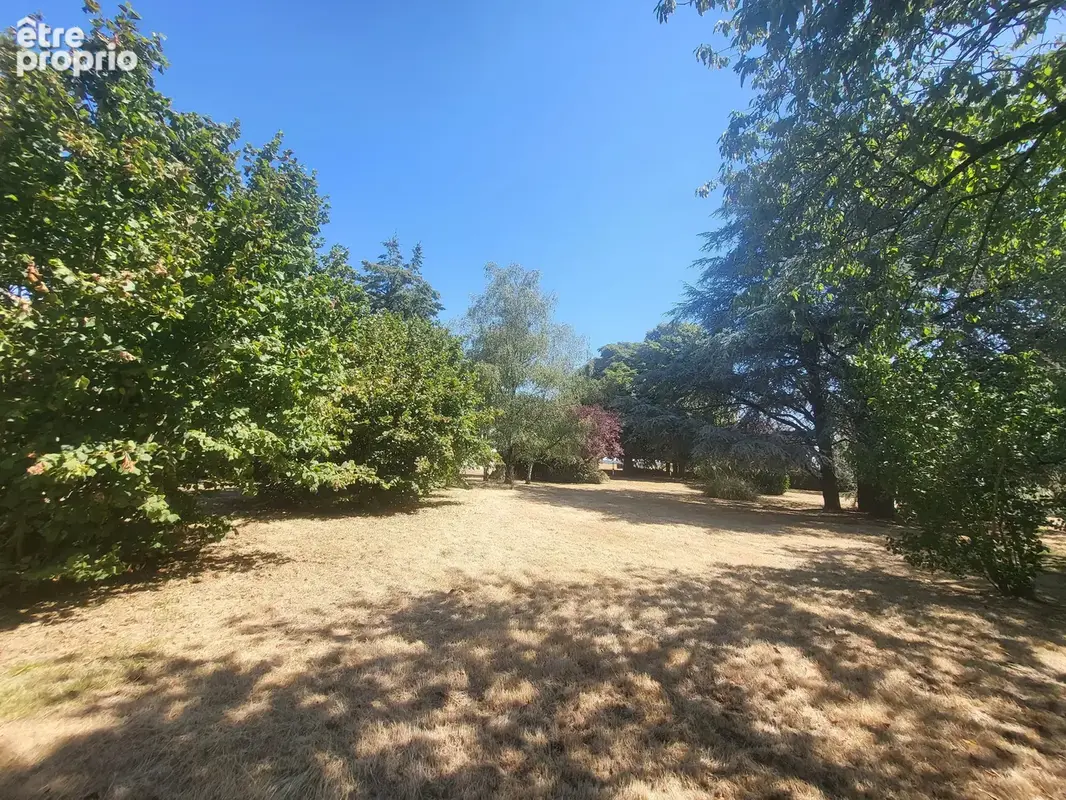 Ensemble immobilier de caractère avec dépendances, jardin arboré et beau potentiel - photo 2