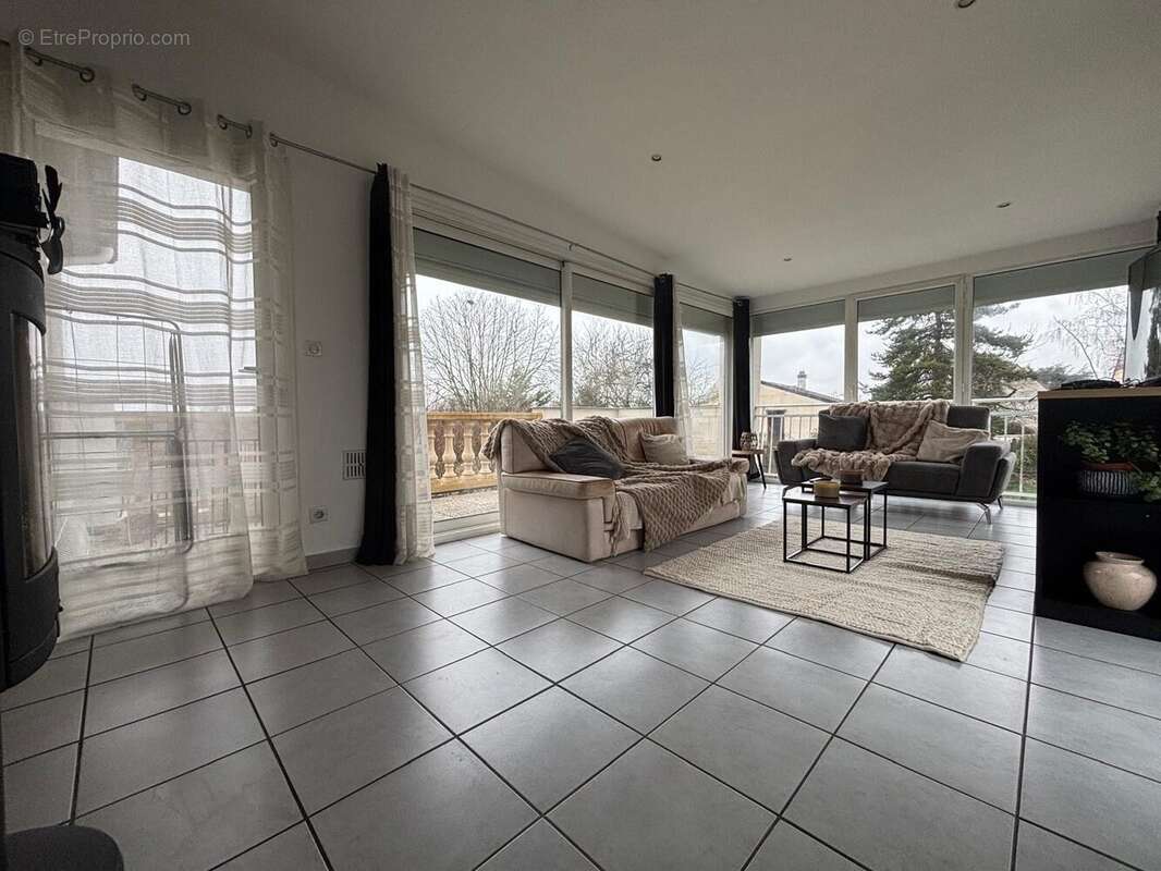 Maison à SAINTRY-SUR-SEINE