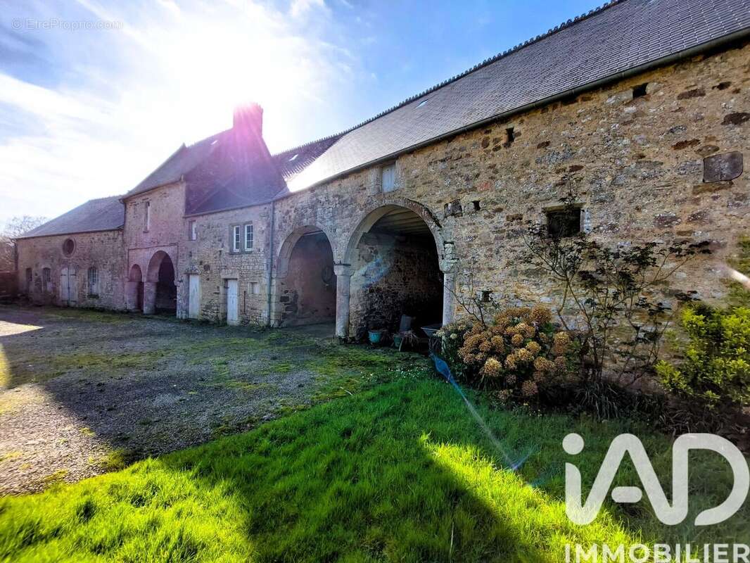 Maison 500 m² à Golleville  - photo 5