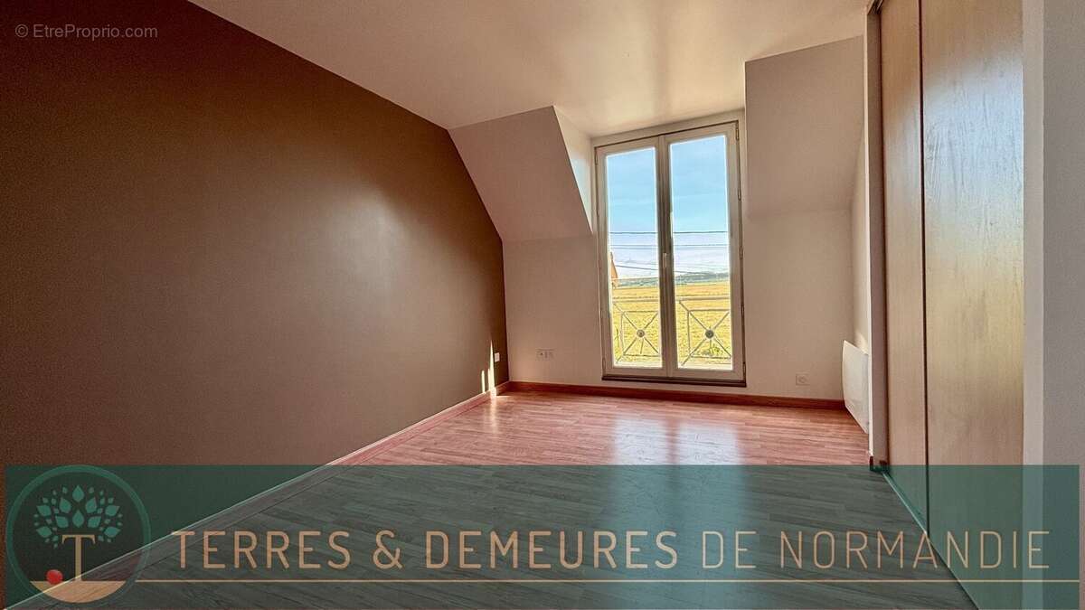 Duplex de 67m² avec deux chambres, place de stationnement, Saint Pierre en Val. - photo 3