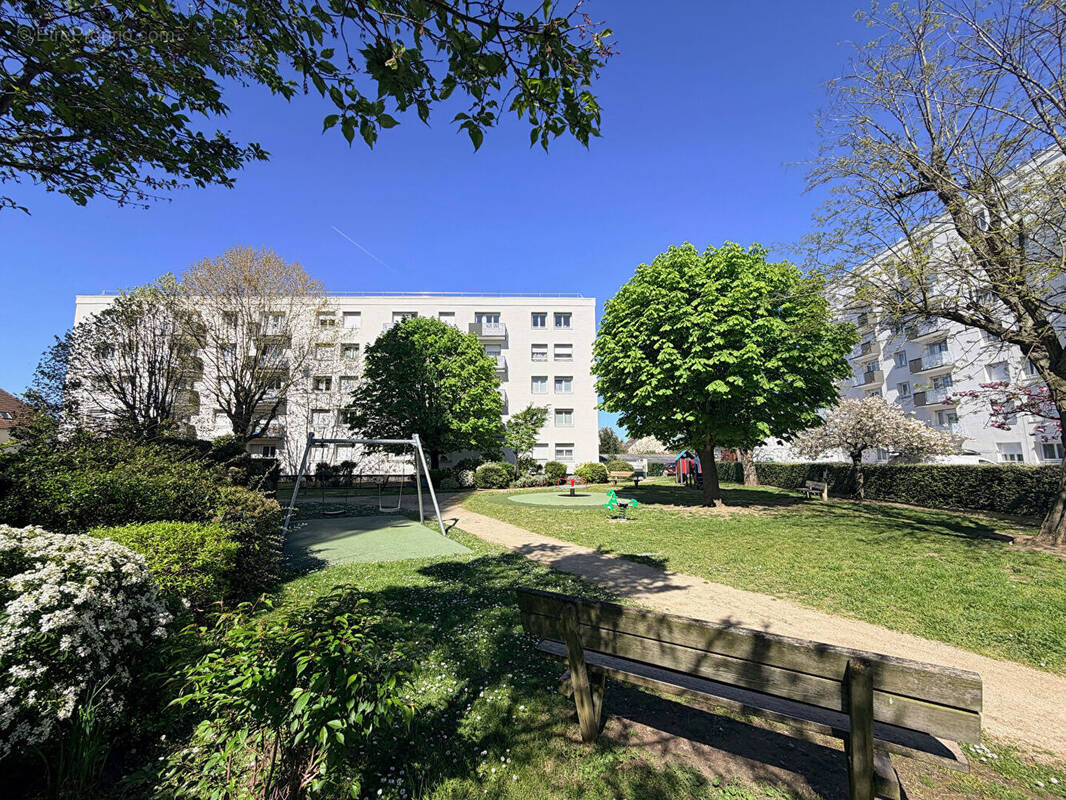 Appartement à SARTROUVILLE
