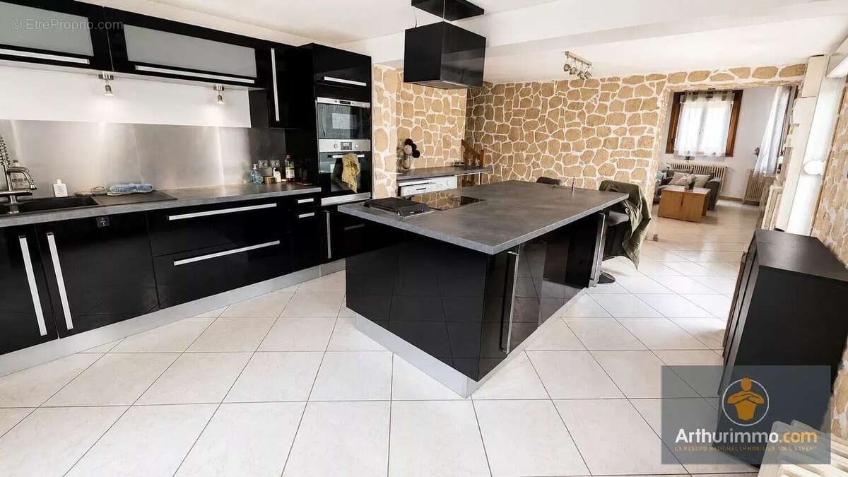 Maison à CUTS
