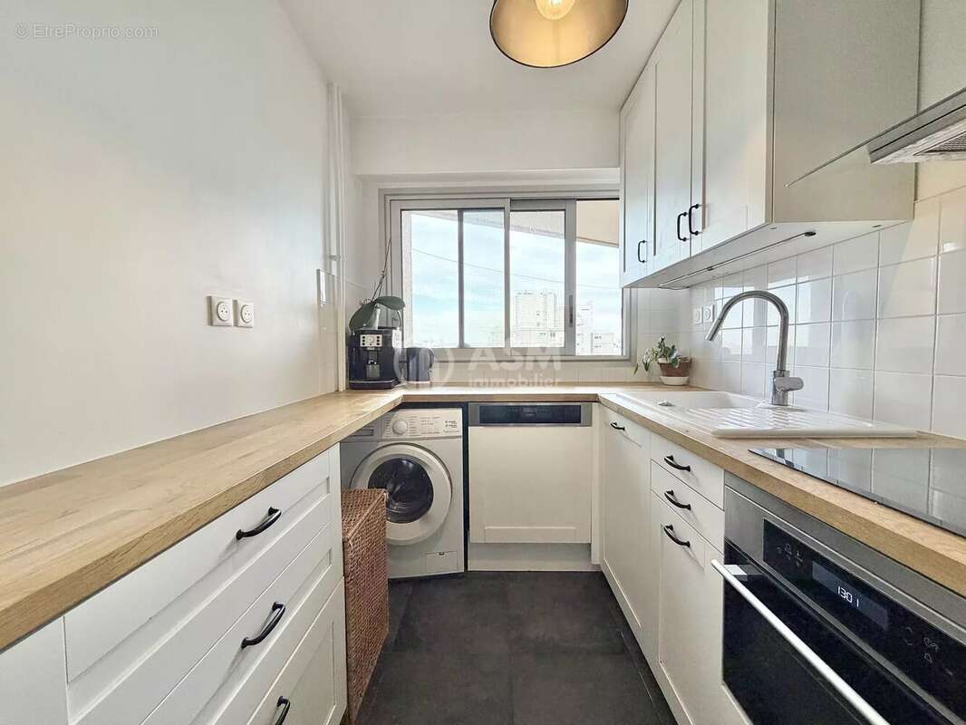 Appartement à COURBEVOIE